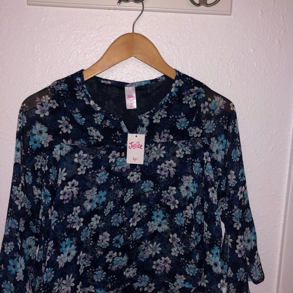 Justice Blouse - Picture 2 of 4
